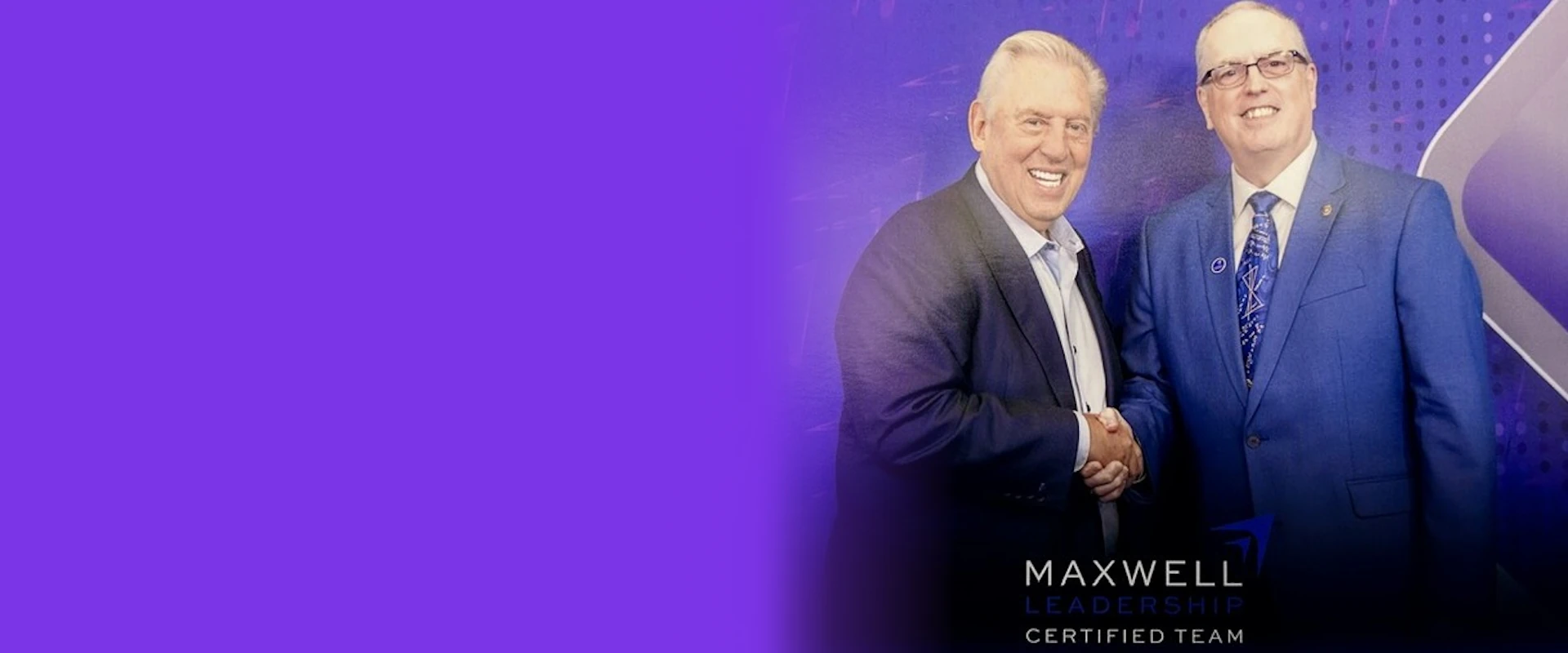 Don Walter of Lifescaping shaking hands with John C. Maxwell as a Maxwell Leadership Certified Team member