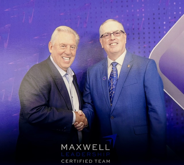 Don Walter and John Maxwell shaking hands